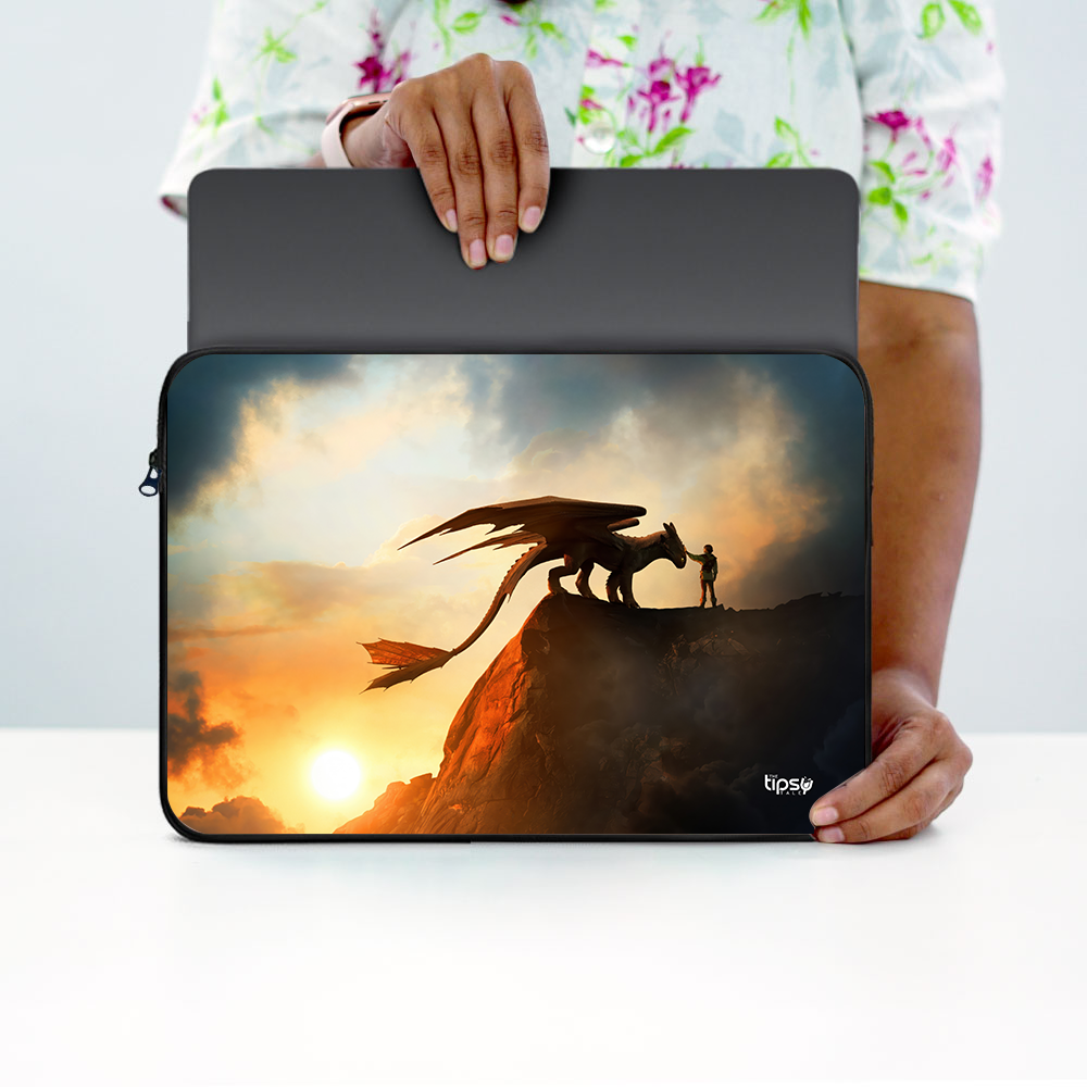 "HOW TO TRAIN YOUR DRAGON" -Laptop Sleeves:Bold Modern Design for Every Size