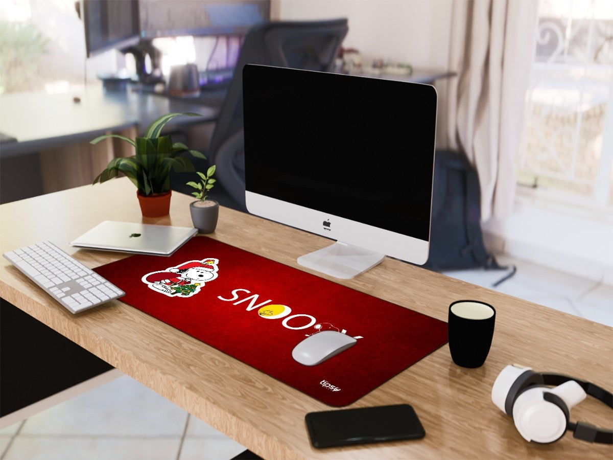 "Snoopy and Woodstock: Santa Claus" Gaming Mousepad Elevate Your Gaming Experience